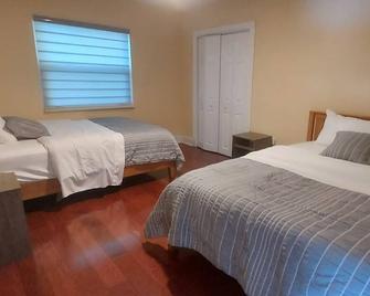 Discount offer From Dec. to Feb. Beautiful Pool Home, with views of the bay, - Gibsonton - Bedroom