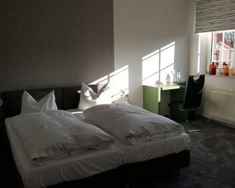 Hotel Landhaus Feyen - Grossefehn - Bedroom