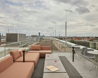 Locke at East Side Gallery - Berlín - Balcón