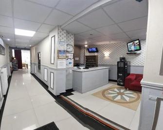 Hôtel de Choisy - Paris - Front desk