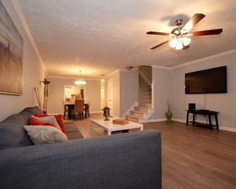 The Elite Boutique Haven Townhouse - Conyers - Living room