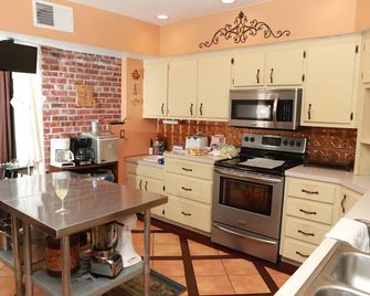 Woodstock Inn Bed & Breakfast - Independence - Cocina