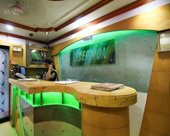 Hotel Park Inn - Kolkata - Front desk