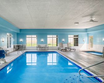 Holiday Inn Express Pendleton By IHG - Pendleton - Zwembad