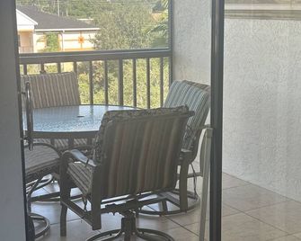 Close to Downtown Ft. Myers - Fort Myers - Balkon