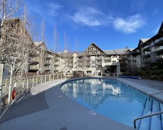 Best ski in ski out condo at Whistler - Whistler - Pool