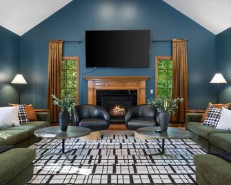 5 Bd Pool/Golf Sim/Hot Tub/Sauna/Movie Theatre/Game Room - Kalkaska - Living room