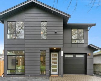 Magnolia Village Retreat Walkable 2 Bedroom Home - Seattle - Building