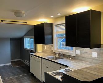 Charming Urban Cottage in Seattle - Seattle - Kitchen