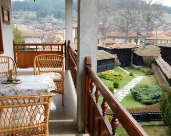 Family Vacation Home Topolnitza - Koprivshtitsa - Balcón