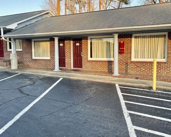 Imperial Motel - Mullins - Building