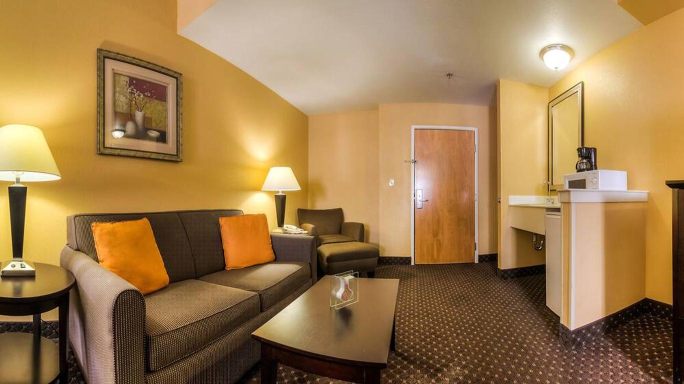 Comfort Suites At Rivergate Mall