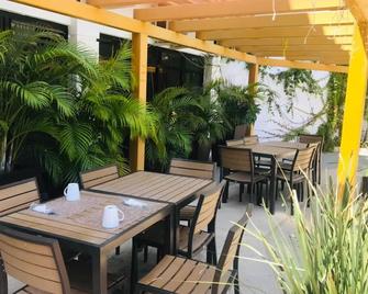 Hotel Marina Topolobampo - Topolobampo - Patio