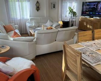 Serviced Apartment Chalet Bärgblüml i Ha by Interhome - Habkern - Sala de estar