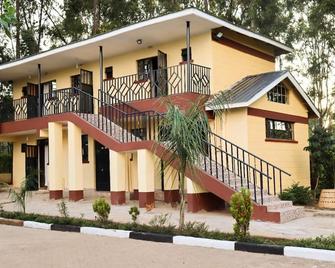 Comfortable rooms for you. Just 800m from Kisumu's prestigious Ciala Resort. !!! - Kisumu - Building