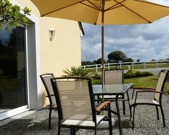 Chambre d'hôtes Le Pot au Lait - Villaines-la-Juhel - Patio