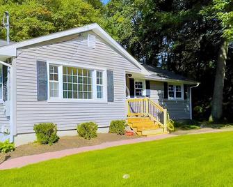 Luxury, New, Quiet - King Beds, 5 minutes to Mohegan Sun - Montville - Edificio