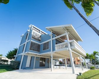 My Sandlot Parguera- Beach Chalet - La Parguera - Building