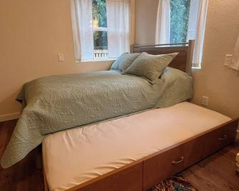 Charming Cottage In Gorgeous St Helens\nFrog’s Hollow Is Family & Pet Friendly - Saint Helens