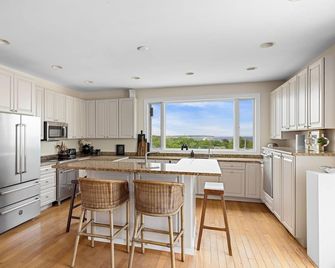 The MyLife House - Spacious newer home w breathtaking ocean views - Central Air - Block Island - Kitchen