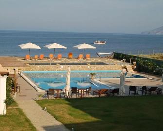 Vina Beach Hotel - Skýros - Pool