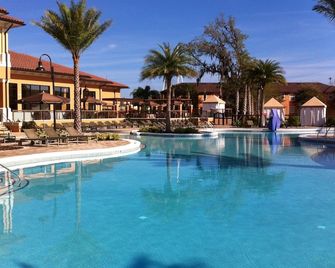 3 BR/3BH, 3 miles to Disney, Gates Resort, Pool with Water Slides - Celebration - Pool