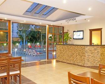 Dogan Beach Resort & Spa Hotel - Ozdere - Rezeption