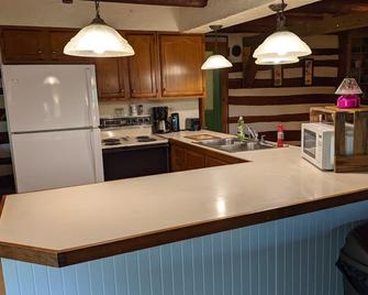 Creekside Cabin at Gettysburg - Gettysburg - Kitchen
