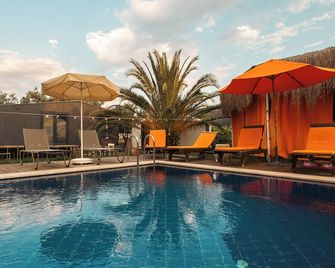 Yol Glamping Hotel Retreat Center - Kayaköy - Piscina