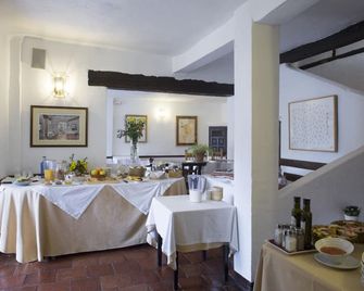 بوسادا دي سان خوسيه - كوينكا - مطعم