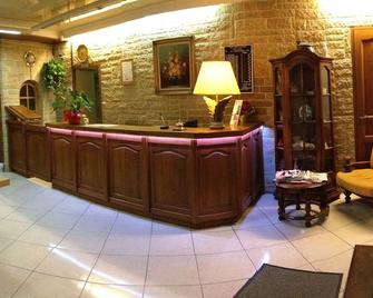Acanthe du Temple - Nimes - Front desk