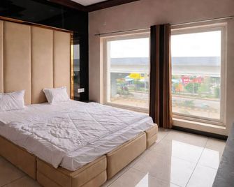 The Golden Wings Hotel - Dewas