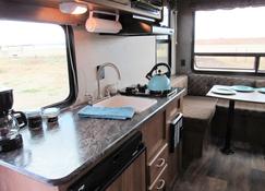 Glamper - Camper set up in a campground or on our property - Cortez - Cucina
