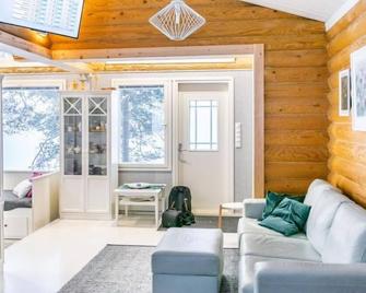 Vacation home Lomasuvas in Tuusniemi - 4 persons, 1 bedrooms - Kosula - Sala de estar