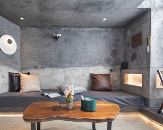 Yuansu Loft Space Aesthetics Homestay (Taiyuan Mixc Store) - Taiyuan - Wohnzimmer