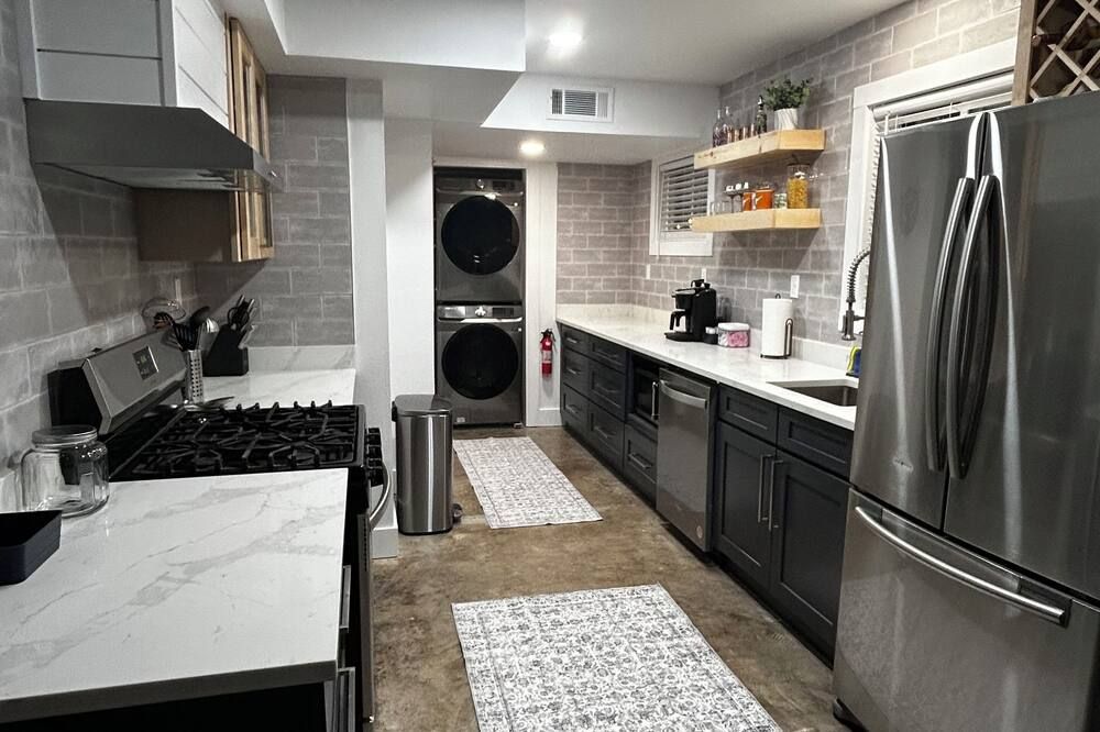 Cute 2-bedroom townhome with WiFi, AC close to downtown Austin - אוסטין - מטבח