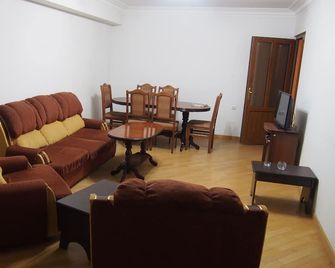 Yerevansky City Center Apartment - Yerevan - Living room
