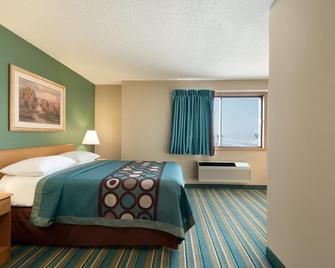 Coratel Inn & Suites by Jasper New Richmond - New Richmond - Спальня