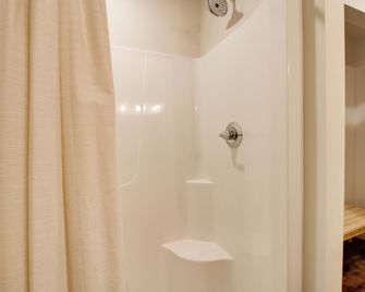 Watercraft And Dock Lakefront Retreat In - Alexandria