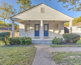 J 82 · Peaceful Retreat in Gated Midtown Community - Memphis - Bygning