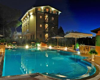 Hotel Villa Tiziana - Marina di Massa - Piscina