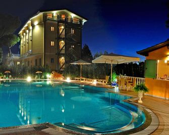 Hotel Villa Tiziana - Marina di Massa - Piscina