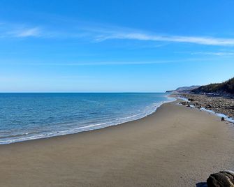 Tiny House, Entre mer et Montagne with hot tube and acces St-Laurence river - Trois-Pistoles - Beach