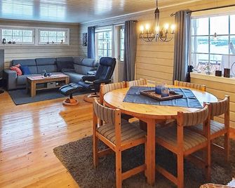 6 person holiday home in Jarfjord - Kirkenes - Soggiorno