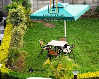 Pinnacle Hotel Mbarara - Mbarara - Patio