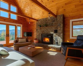 Celestial Cabin: Mountain Views | Wraparound Deck - Schoharie - Sala de estar