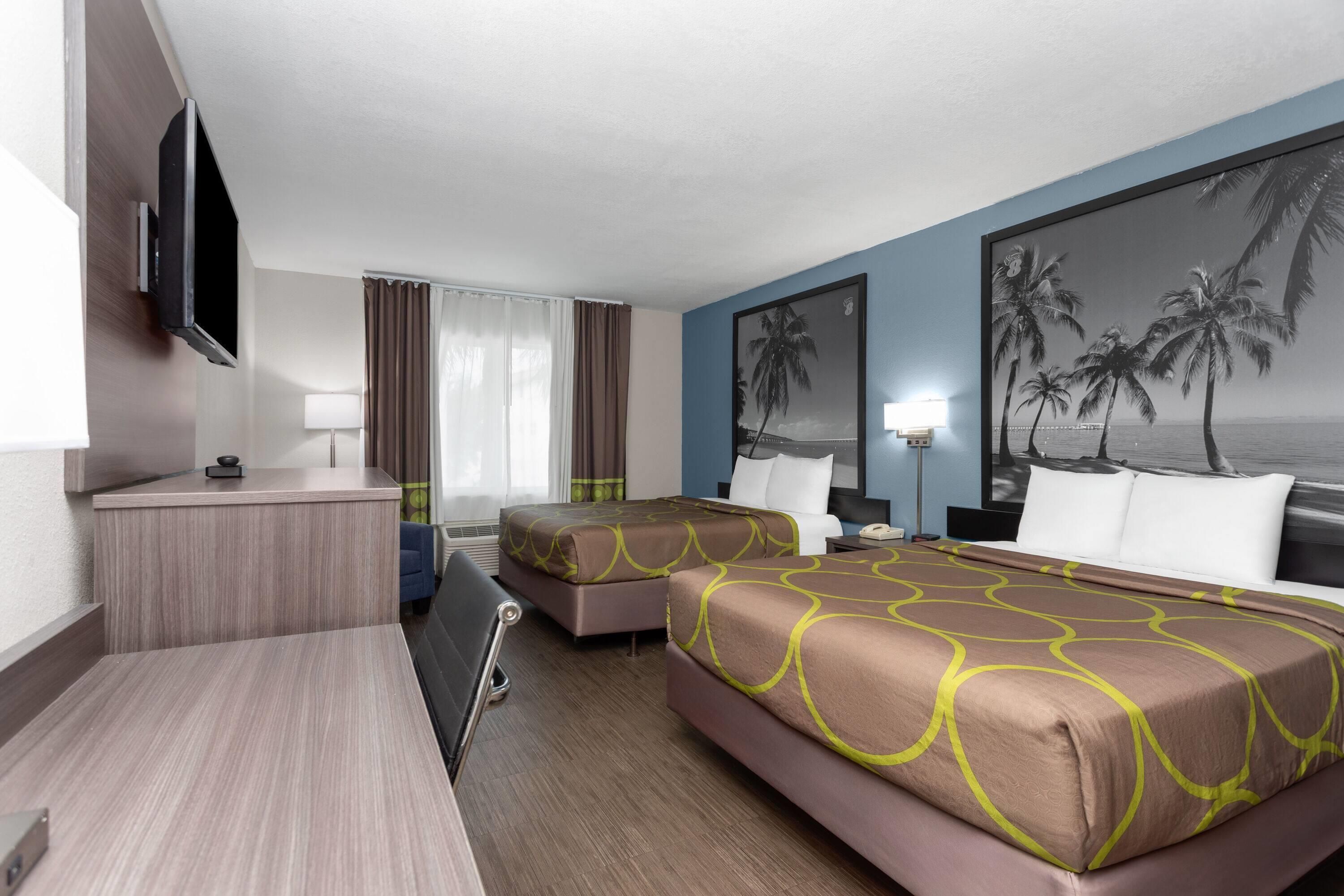 Super 8 by Wyndham Dania/Fort Lauderdale Arpt