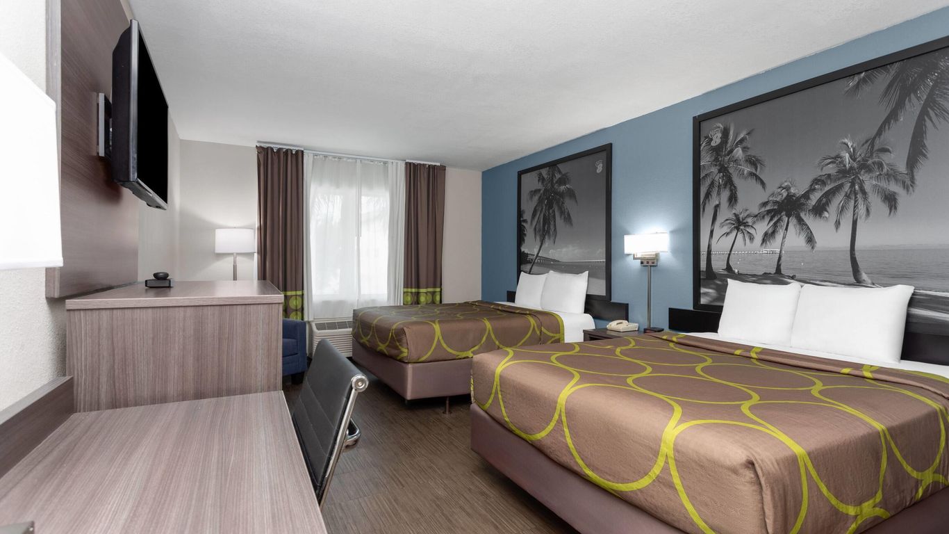 Super 8 by Wyndham Dania/Fort Lauderdale Arpt