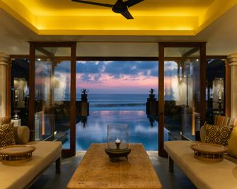 ذا ليجيان سيمينياك، بالي - كوتا - غرفة نوم