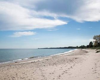 Litet hus i mysig by nära havet - Ystad - Strand